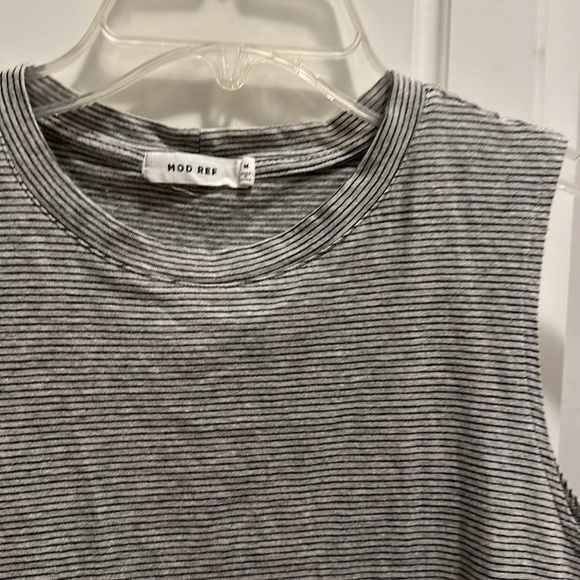 Women’s athletic top - Picture 2 of 4